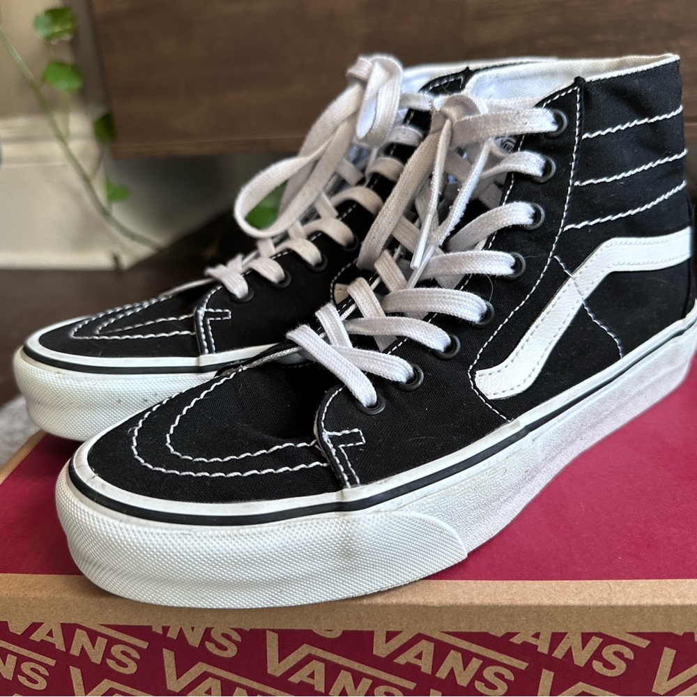 Vans high top slim ankle style size 8, worn a few times in very good condition